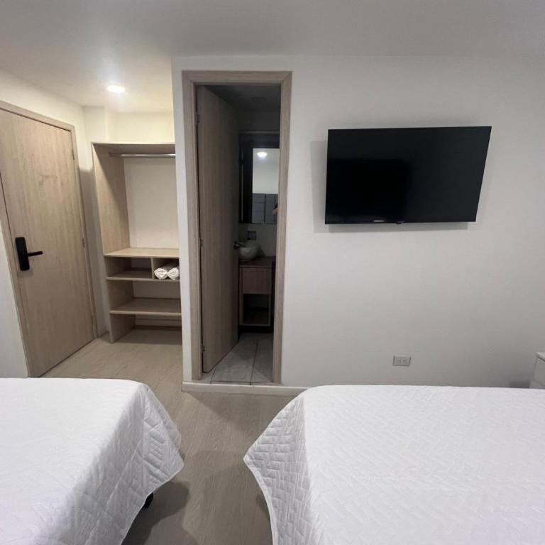 Hotel Downtown WD-conexión Corferias, Embajada EEUU y G12 - Comfort Triple Room - 2