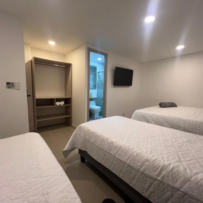 Hotel Downtown WD-conexión Corferias, Embajada EEUU y G12 - Comfort Triple Room - 3