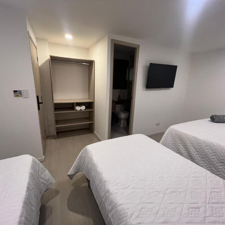 Hotel Downtown WD-conexión Corferias, Embajada EEUU y G12 - Standard Quadruple Room - 4