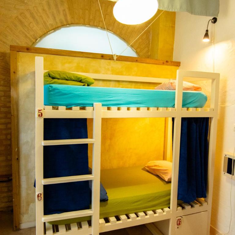 Casa Caracol - Cama en habitación compartida mixta con 5 camas y baño privado - 6