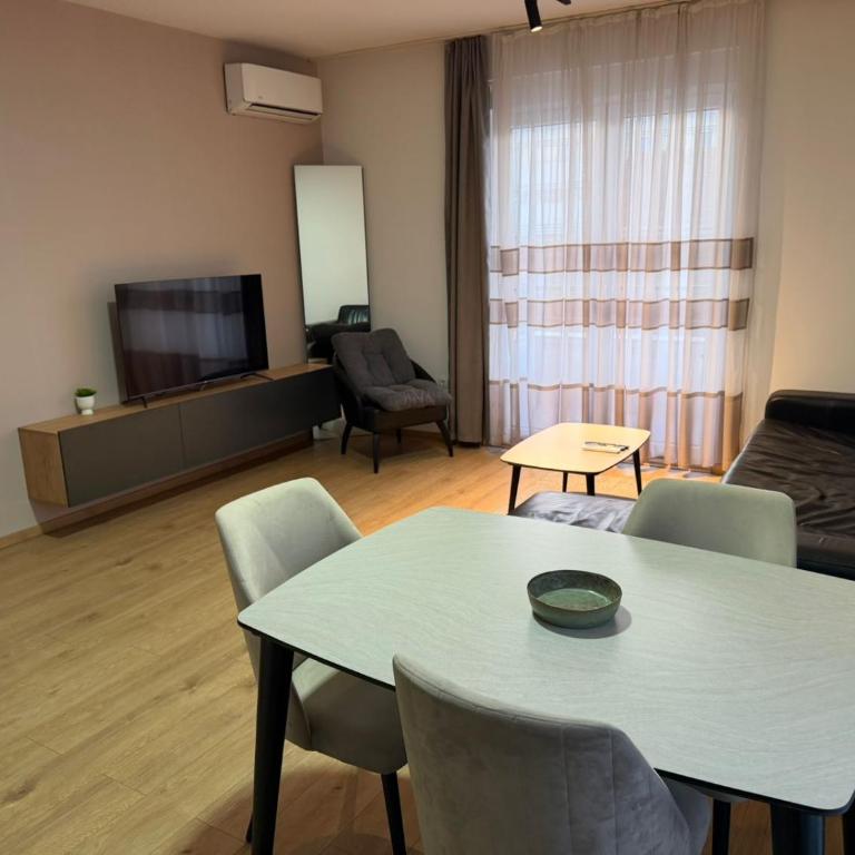 City Nest Podgorica with Free Parking - One-Bedroom Apartment - 2