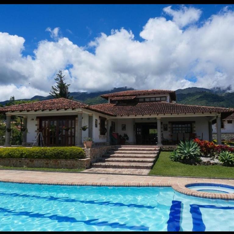 La Mona - Six-Bedroom House - 8
