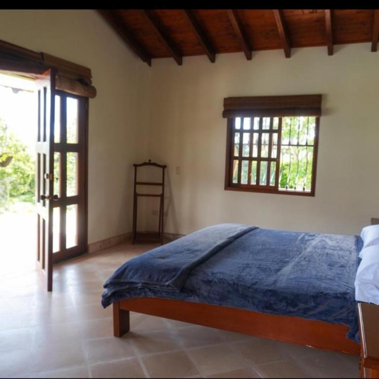 La Mona - Six-Bedroom House - 3