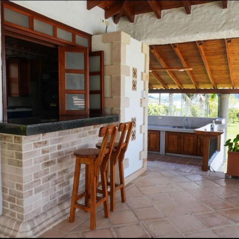 La Mona - Six-Bedroom House - 10
