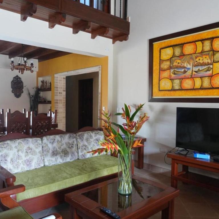 La Mona - Six-Bedroom House - 12