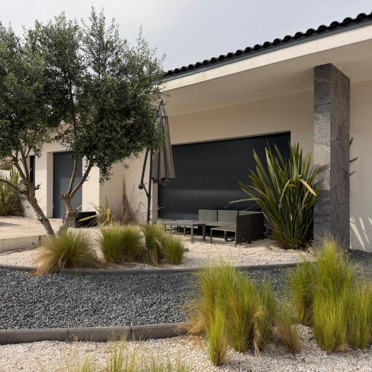 Villa spacieuse piscine 350 m de la plage - Three-Bedroom Villa - 39