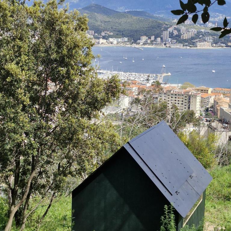VILLA BELVEDERE D'AJACCIO, VILLA ENTIERE VUE MER POUR 2 à 10 VOYAGEURS - Villa - 37