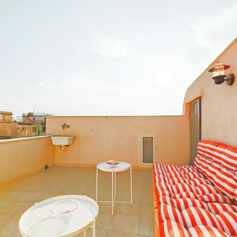 Attico con terrazzo al centro storico di Catania - Appartamento con 2 Camere da Letto, Terrazza e Vista Mare - 2