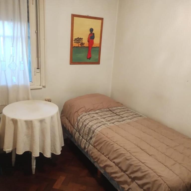 Departamento céntrico - Three-Bedroom Apartment - 2