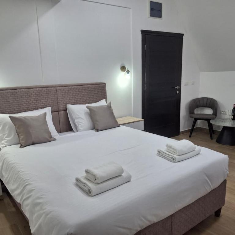 Srebrna Jela - Classic Triple Room - 8