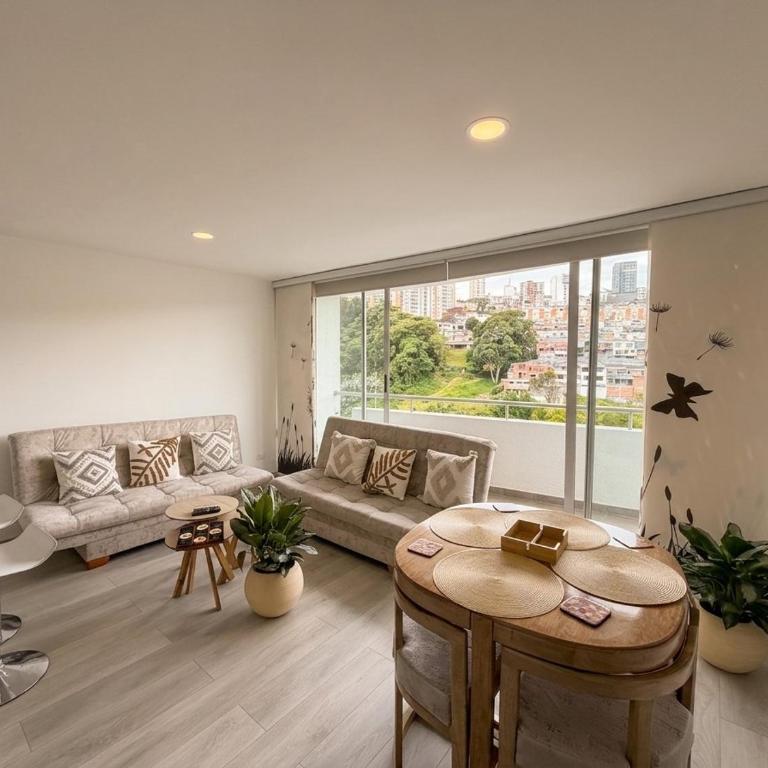 Elegante y Cómodo | Estrato 6 - Apartamento con balcón - 2