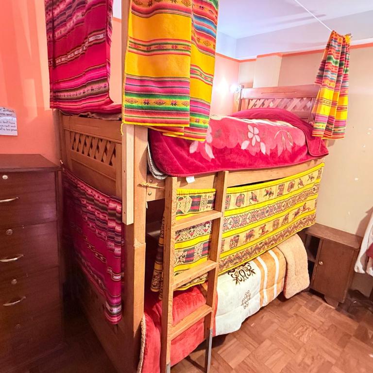 Casa de Huéspedes "La Casa Bonita" - Cama en habitación compartida mixta de 4 camas - 11