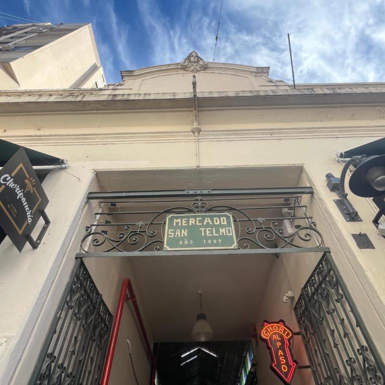 Loft con patio frente a Mercado San Telmo, 2 baños - Apartamento de 1 dormitorio - 27