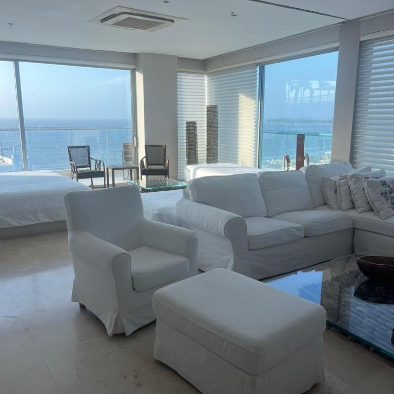 Luxury apartament with pool and 360 view - Three-Bedroom Apartment - 32