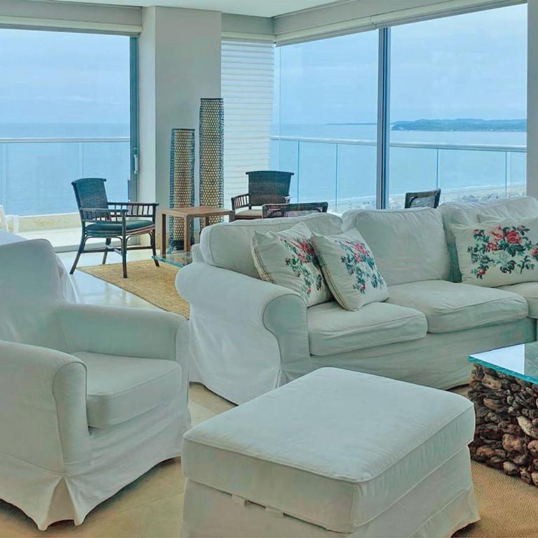 Luxury apartament with pool and 360 view - Three-Bedroom Apartment - 33