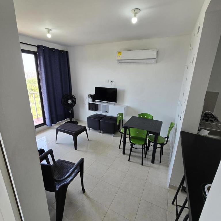 Apto familiar con piscina cerca a la playa - Apartamento de 2 dormitorios - 11