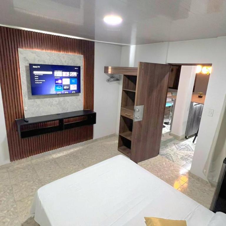 Pomona Coliving Centro - Double Room with Shared Bathroom - 4