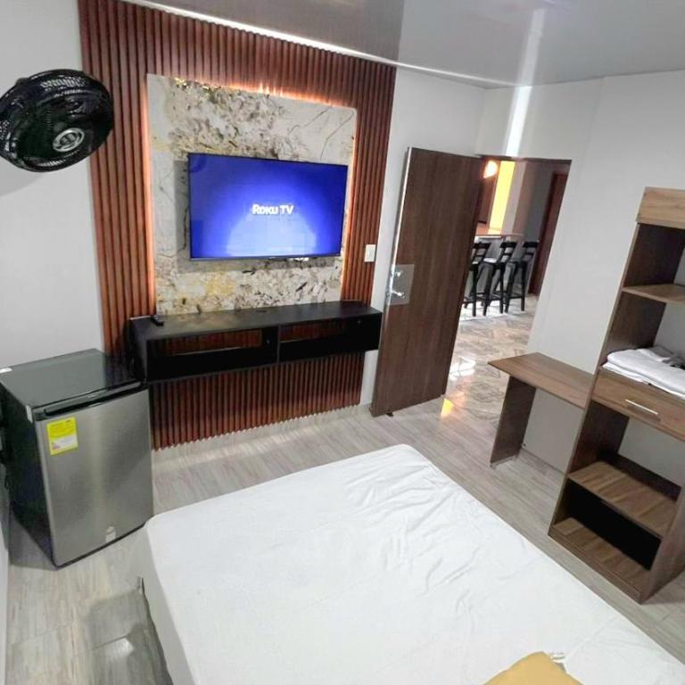 Pomona Coliving Centro - Double Room with Shared Bathroom - 8