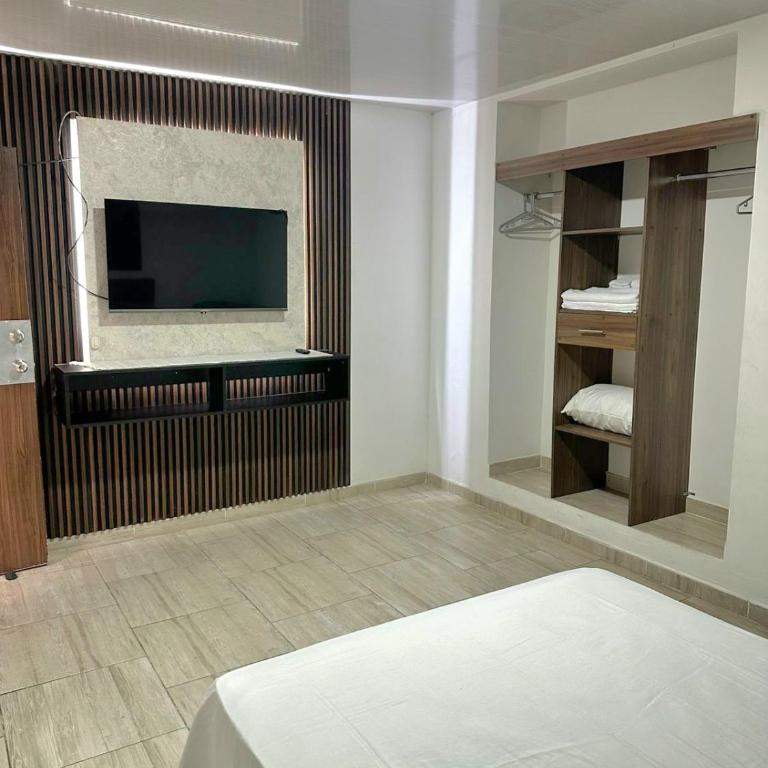 Pomona Coliving Centro - Double Room with Shared Bathroom - 6