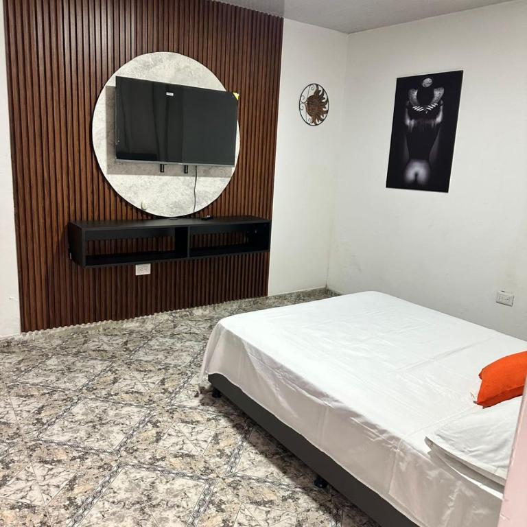 Pomona Coliving Centro - Double Room with Shared Bathroom - 7