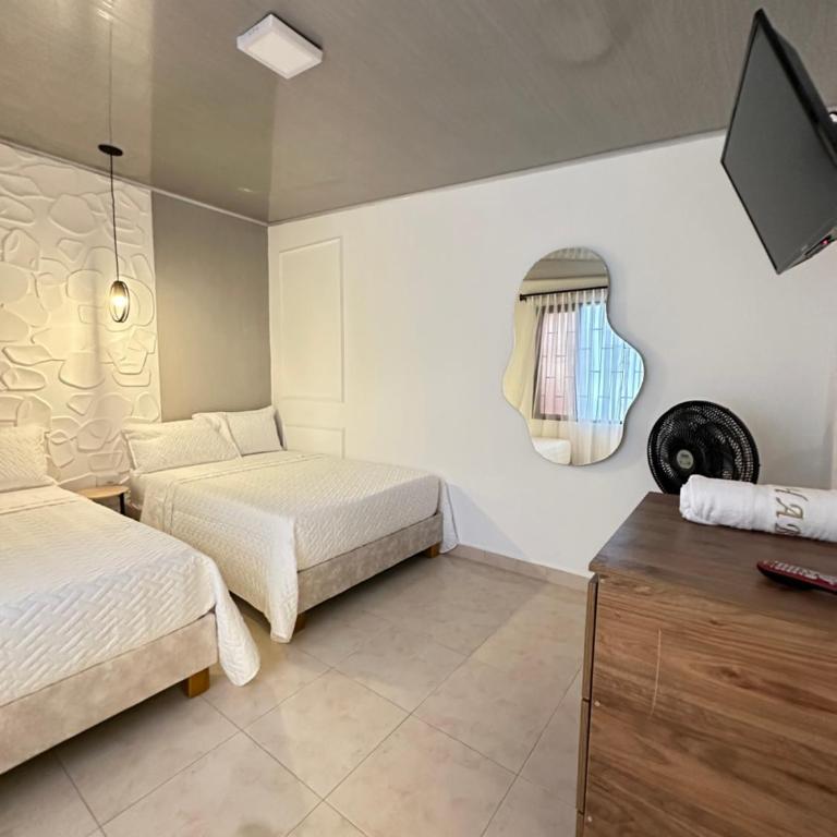 Hotel Alamos del Bosque - Habitación Doble con baño privado externo - 2 camas - 15
