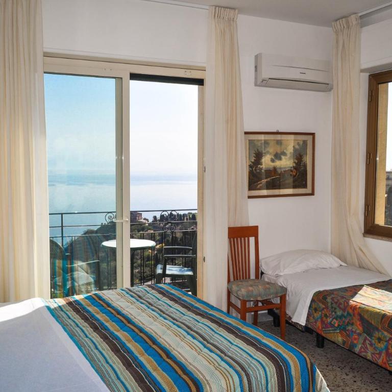 Hotel Condor - Double Room with Extra Bed and Sea View - 2
