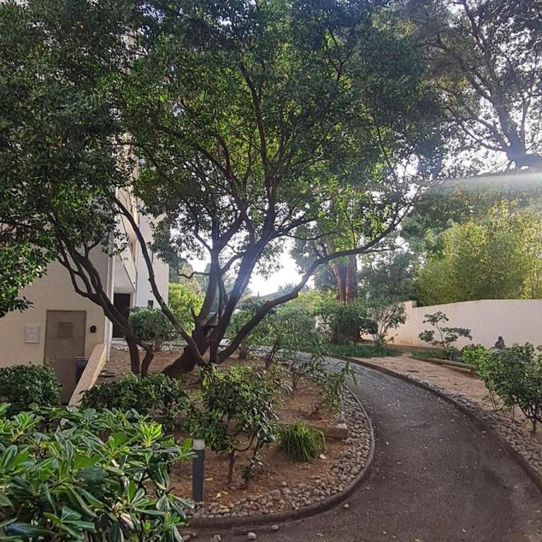 T3, 2ch, classé 3,parking gratuit sur place à 600m de la plage, des commerces ,du port proche st tropez - Appartement 2 Chambres - 3