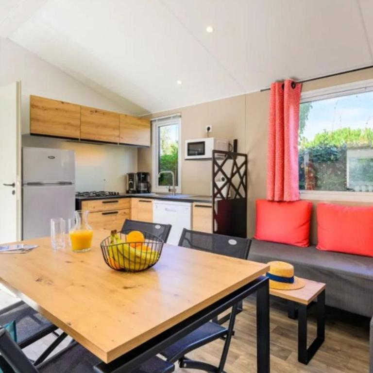 Mobil-home confortable, animaux admis - 4 pers. - API-1-52-2582 - Mobile Home - 3