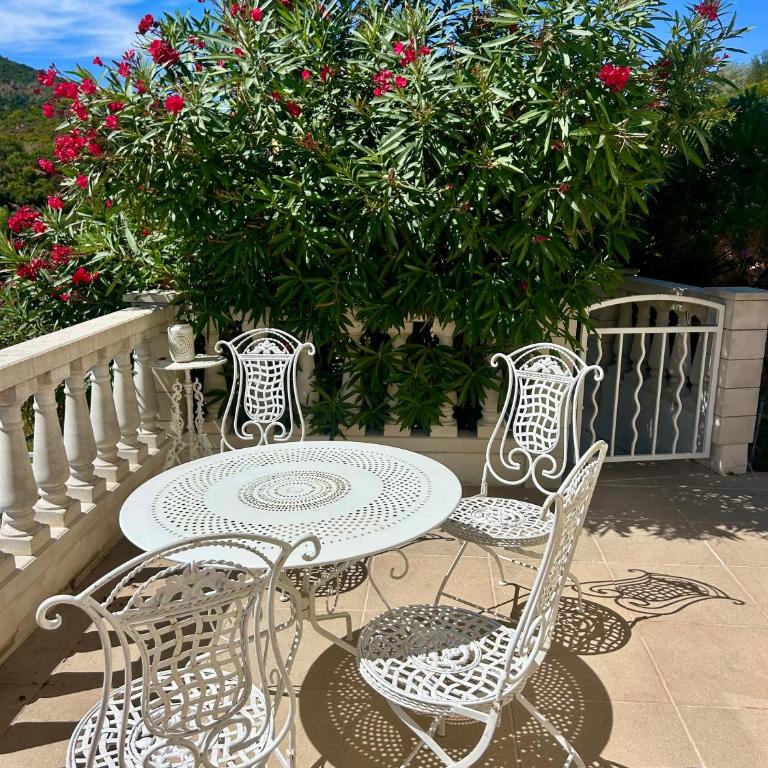 Chambre avec piscine, jacuzzi, vue mer et montagne, plage à pied - Chambre Double avec Terrasse - 5
