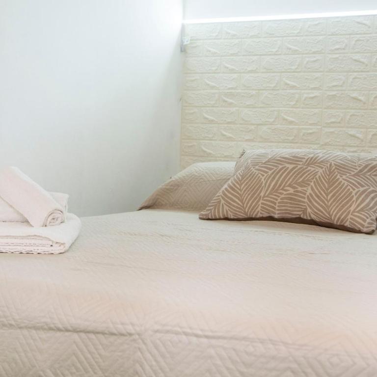 Cozy flat -5 min to the airport -free parking - Appartamento con 1 Camera da Letto - 6