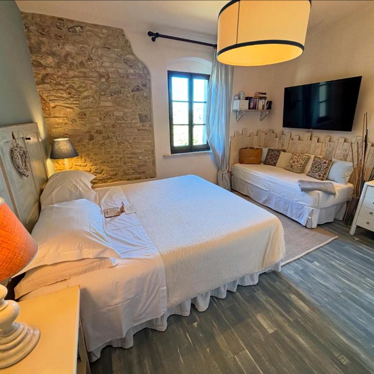 Podere Bellavista - Queen Suite with Pool View - 3