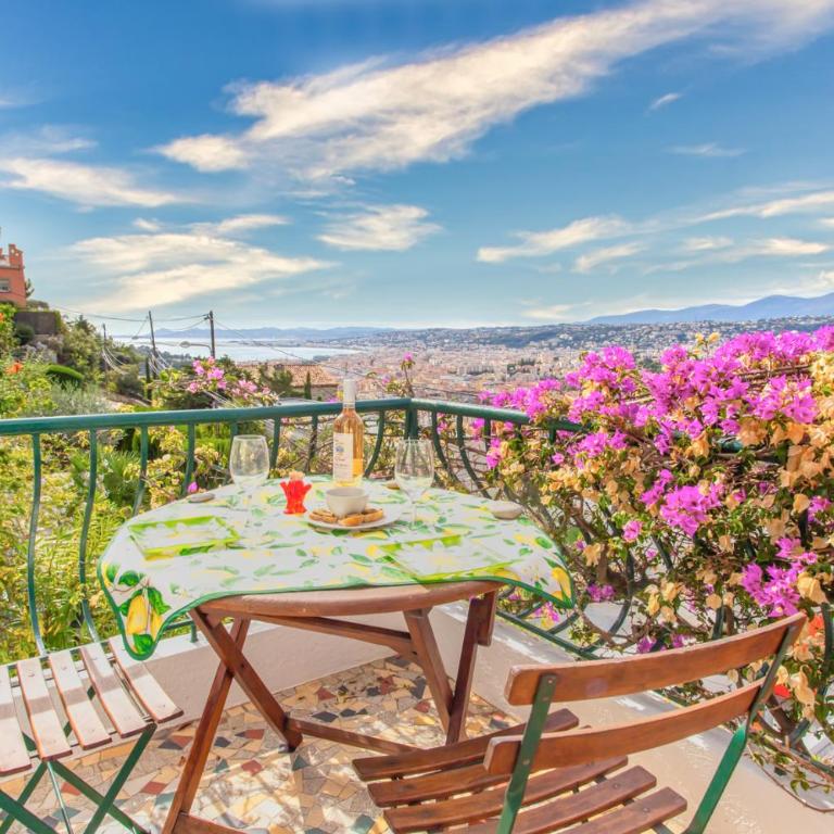 Villa with amazing view in a perfect location - Villa - Vue sur Mer - 19