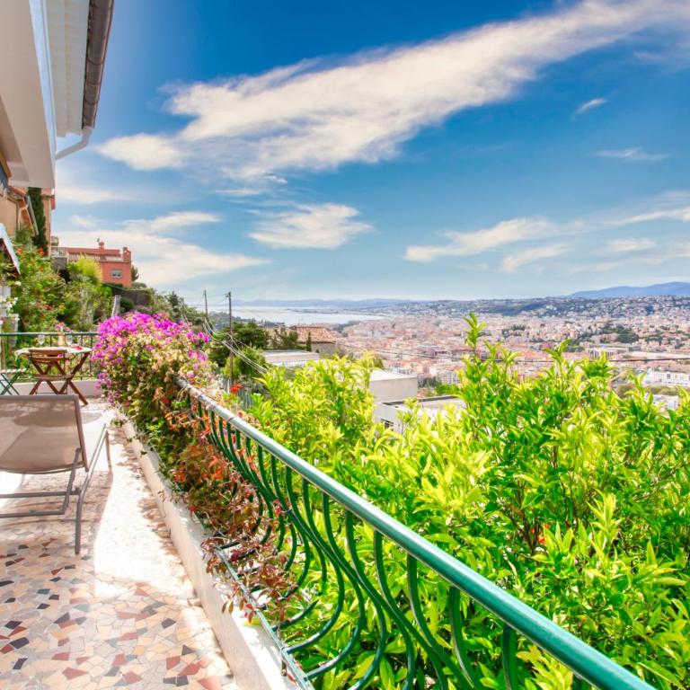 Villa with amazing view in a perfect location - Villa - Vue sur Mer - 1