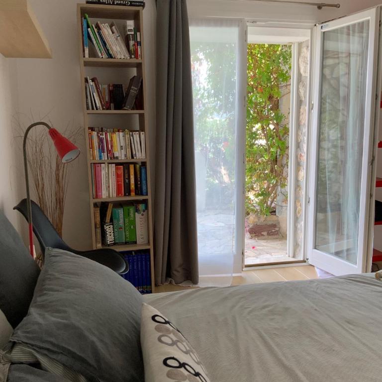 Villa with amazing view in a perfect location - Villa - Vue sur Mer - 25