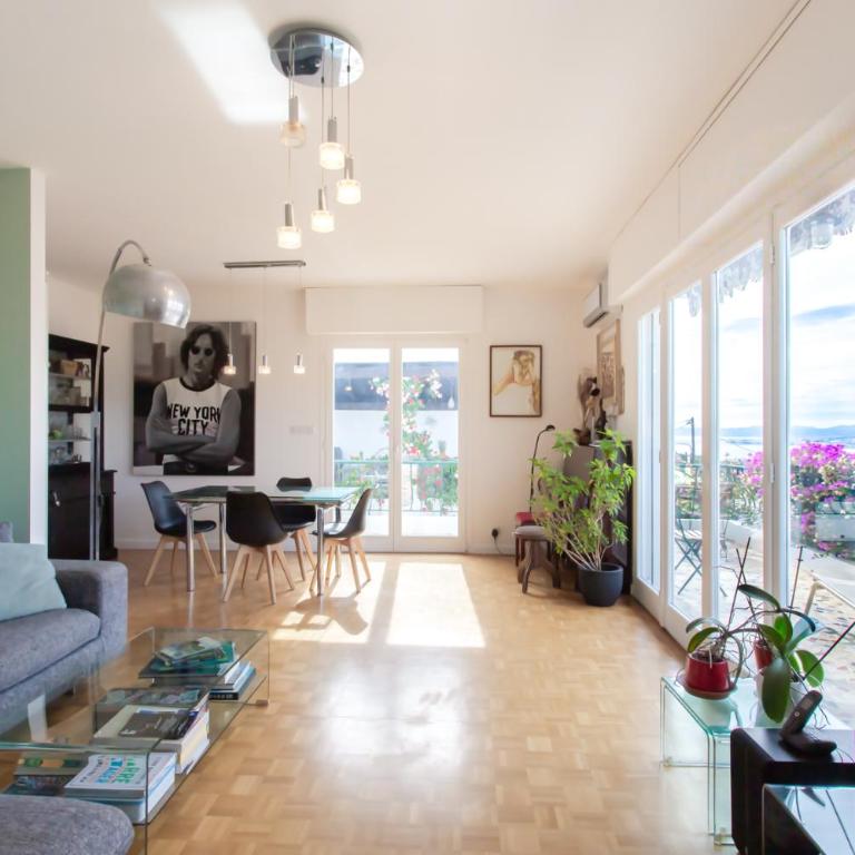 Villa with amazing view in a perfect location - Villa - Vue sur Mer - 5
