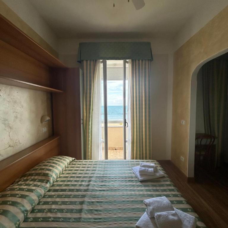 Hotel Adriatica sul Mare - Camera Familiare Superior - 7