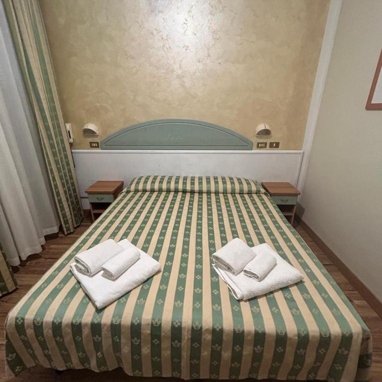 Hotel Adriatica sul Mare - Camera Matrimoniale Standard - 9