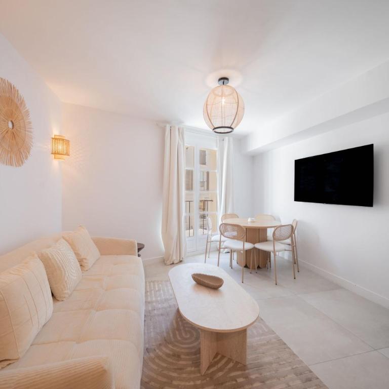 Apartment Place des lices -2BDR-6P- Saint Tropez - Apartment - 2