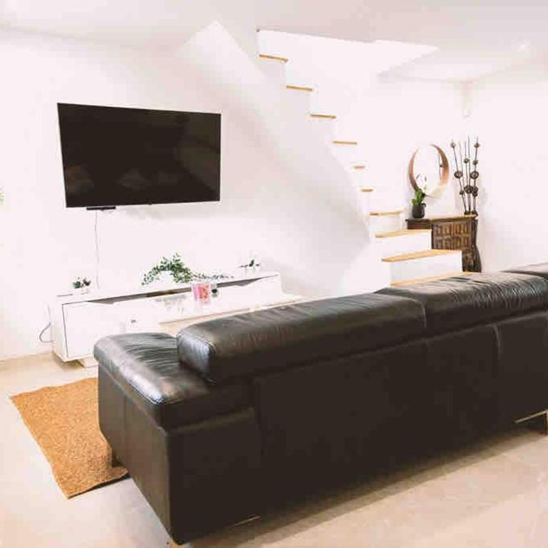Air-conditioned house with garden, pool & foosball table - Villa - 3