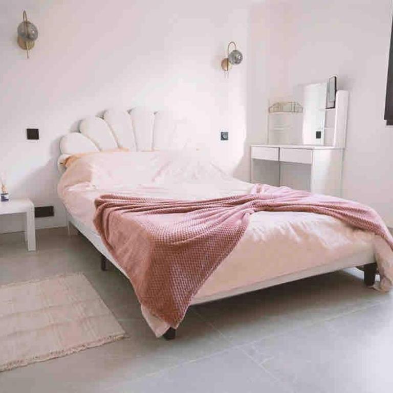 Air-conditioned house with garden, pool & foosball table - Villa - 4