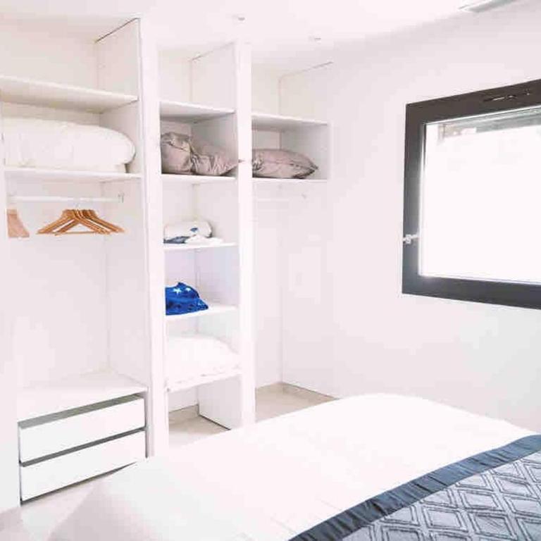 Air-conditioned house with garden, pool & foosball table - Villa - 7