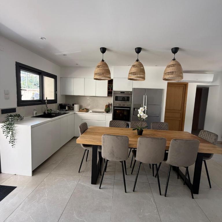 Air-conditioned house with garden, pool & foosball table - Villa - 14