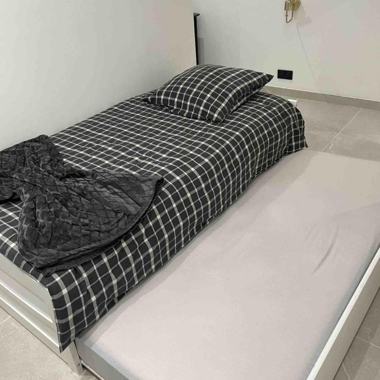 Air-conditioned house with garden, pool & foosball table - Villa - 15