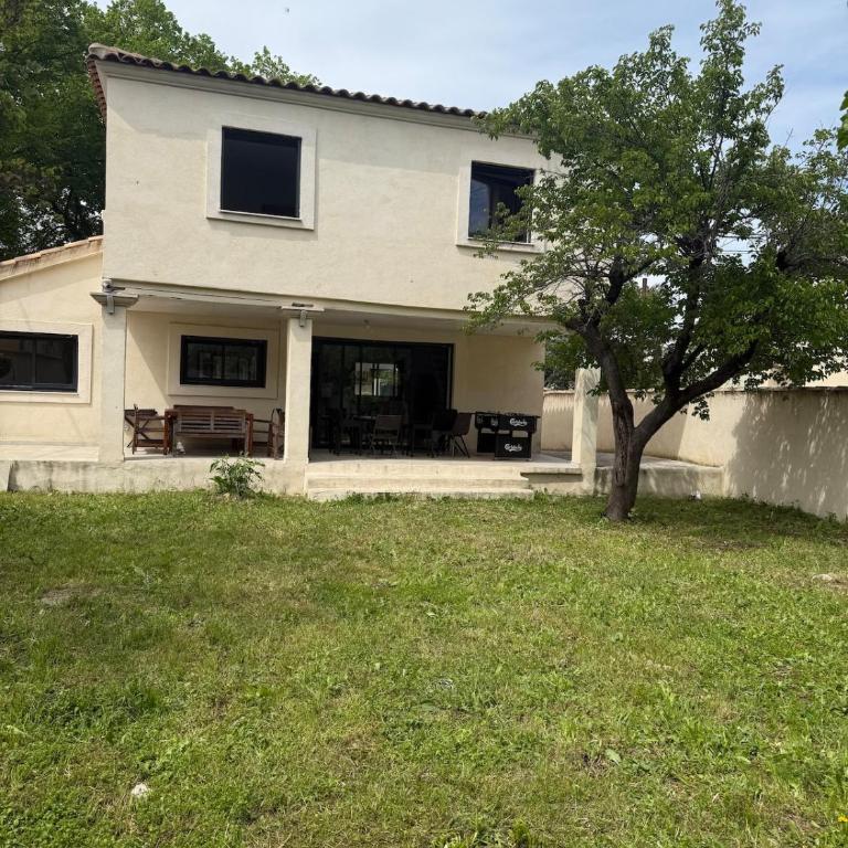 Air-conditioned house with garden, pool & foosball table - Villa - 22