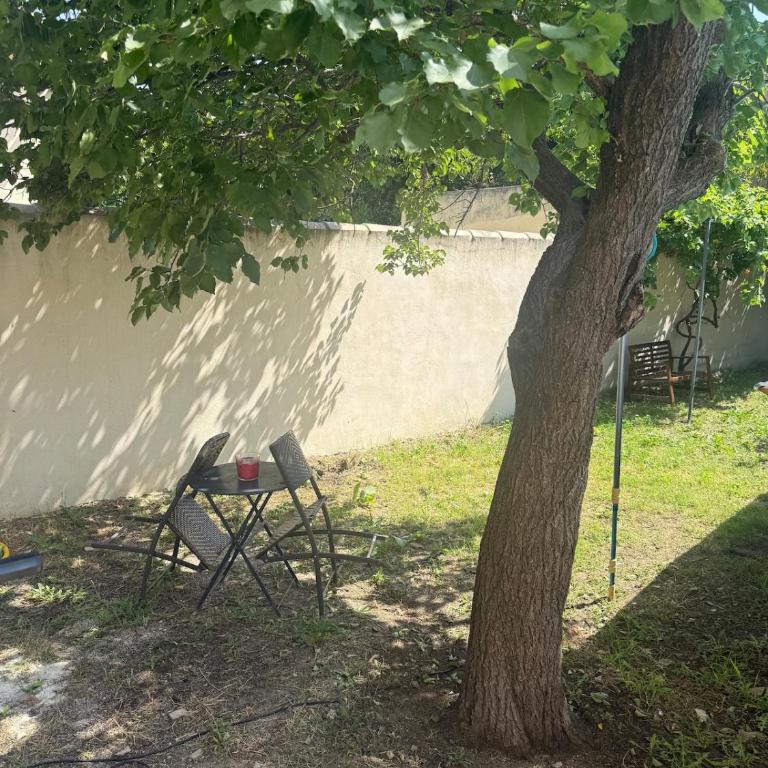 Air-conditioned house with garden, pool & foosball table - Villa - 27