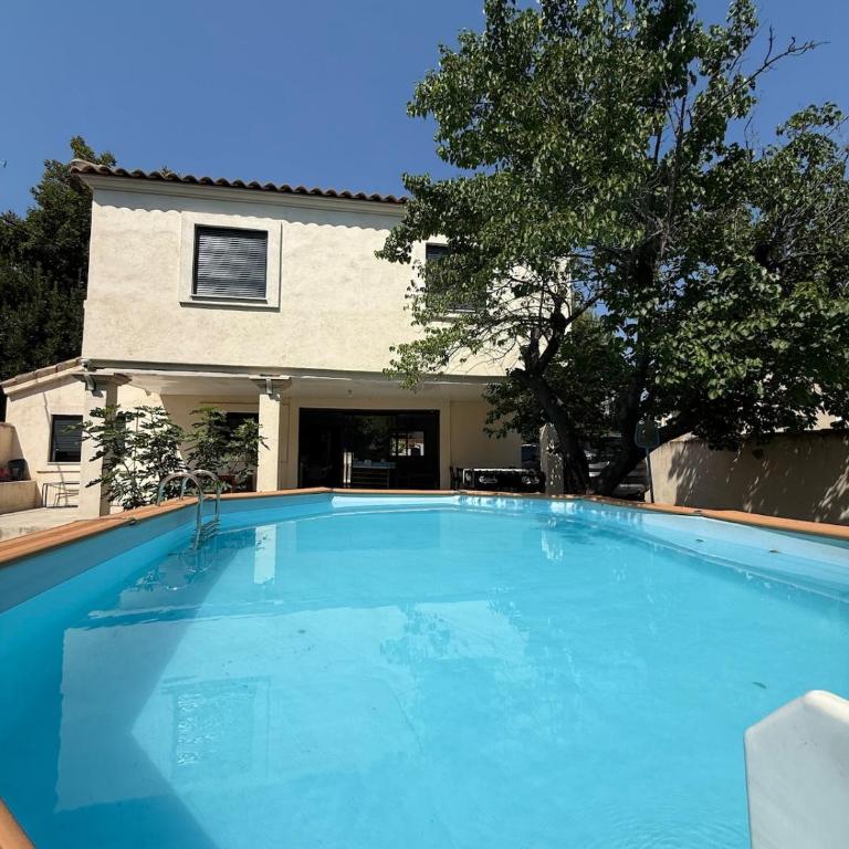 Air-conditioned house with garden, pool & foosball table - Villa - 1