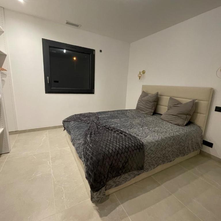 Air-conditioned house with garden, pool & foosball table - Villa - 35