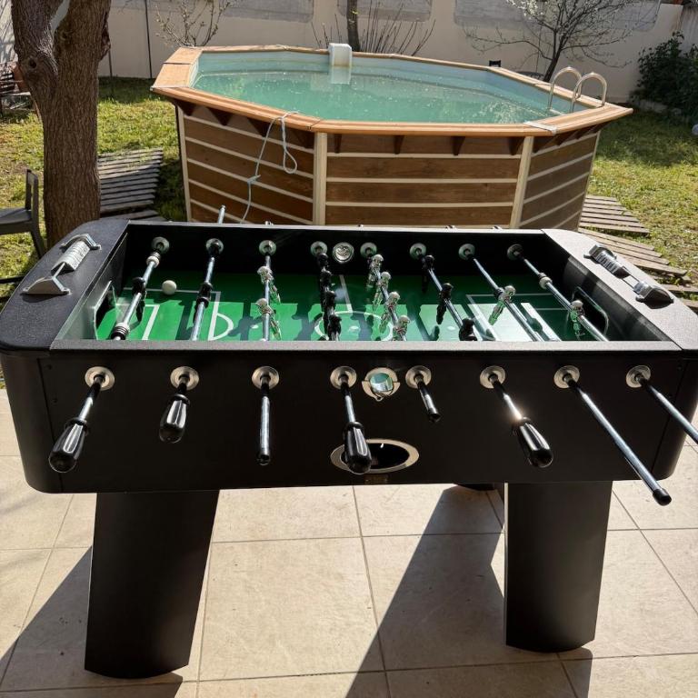 Air-conditioned house with garden, pool & foosball table - Villa - 42