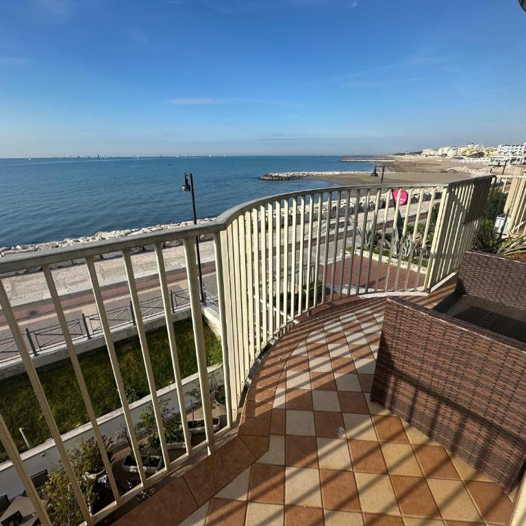 President - Panorama del Mare - Agenzia Cocal - Two-Bedroom Apartment with Terrace and Sea View - 1