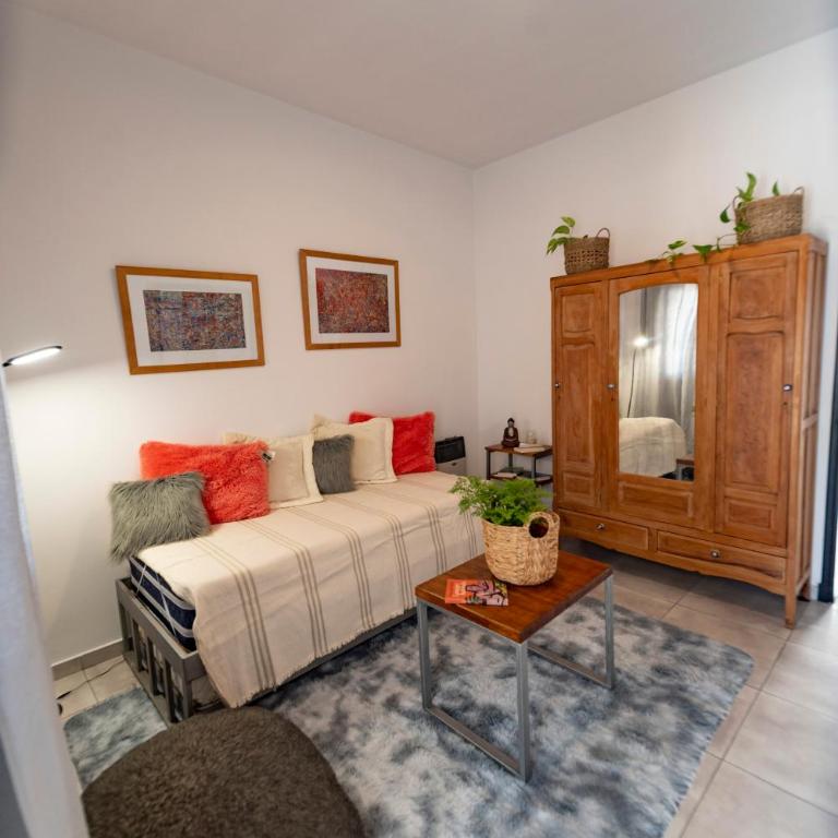 Río Cuarto Host - Two-Bedroom House - 1